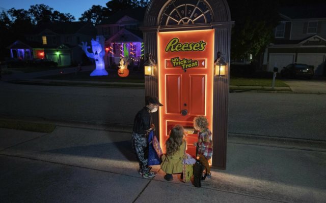 Reese’s Sending Out Trick-Or-Treat Doors Full of Candy