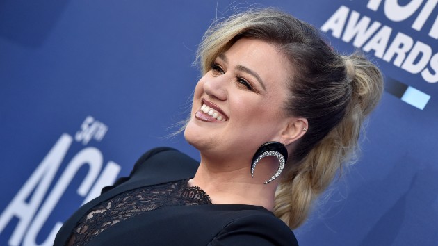 Kelly Clarkson to pay tribute to Dolly Parton at the ACM Awards next month