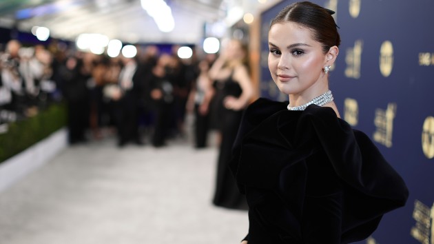 Selena Gomez slips, then ditches heels, goes barefoot at SAG Awards