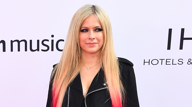Avril Lavigne pokes fun at conspiracy theory that she's a body double