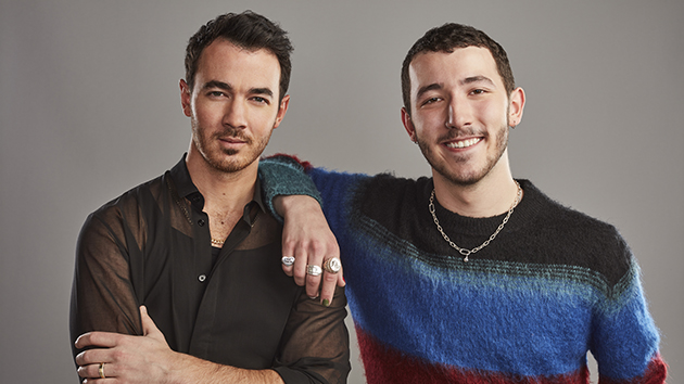 Frankie Jonas reveals how his famous brothers are helping his music career
